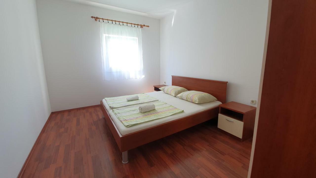 Apartments Mislav Novaglia Esterno foto
